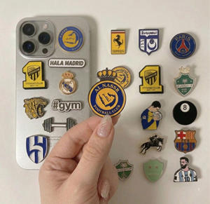 Autocollant de té<span class=keywords><strong>l</strong></span>éphone <span class=keywords><strong>en</strong></span> métal gravé à commande par clic, motif dessin animé, vente transfrontalière, badge broche du Moyen-Orient, stock fabricant - Product Image 3