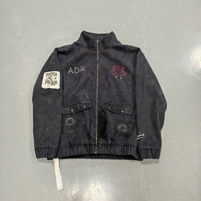 2026 Mens Vintage Distressed Rhinestone Denim Jacket Custom Distress Wash Factory Direct Outerwear Street Fashion Apparel