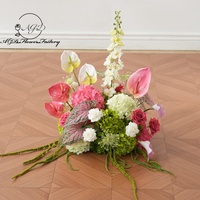 Luxuriöse Hochzeits-Blumensäule Rosa Weiß Grün Künstliche Seiden-Blumenarrangements als Mittelpunkt für Bühnen-Hintergrund-Dekoration