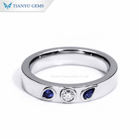 Bague de mariage pour homme Tianyu Gems en platine PT950 avec moissanite taille ronde personnalisée et accents de saphir