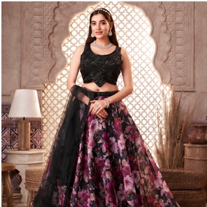 Conjunto de Lehenga Choli con Estampado Floral de Diseñador para Mujer, Top Corto Negro Bordado con Dupatta, Atuendo Étnico para Fiesta - Product Image 3
