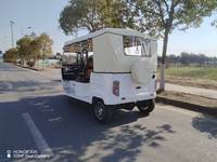 Tricycle électrique homologué pour la route, conforme aux normes CEE pour le marché européen - 100% électrique, 3 roues, taxi-tricycle avec 6 passagers et plus de 1000W de puissance