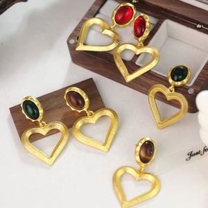 Pendientes de Aro con Forma de Corazón de Estilo Vintage Francés, con Imitación de Diamantes y Perlas, Aleación Chapada en Oro de 18K, para Fiesta, Lujo y Moda - Product Image 1