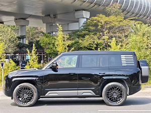 Yangwang U8 2023 d'occasion, Édition Luxe, 1197 ch, Quad-Moteur, Transmission intégrale, Maniabilité en tour de chapeau, <span class=keywords><strong>SUV</strong></span> Amphibie Flottant, Modèle phare de luxe, Voiture d'occasion à l'exportation - Product Image 4