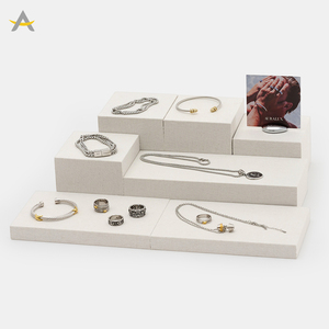 Exhibidores <span class=keywords><strong>de</strong></span> Joyería Auralux <span class=keywords><strong>de</strong></span> Lino Blanco en Varios Tamaños, Soportes para Exhibir Collares, Pendientes, Anillos, <span class=keywords><strong>Relojes</strong></span> y Pulseras - Product Image 1
