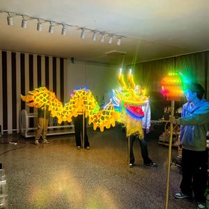 อุปกรณ์ประกอบการแสดงมังกรเรืองแสงแบบสามส่วน ไฟ RGB ควบคุมด้วยมือ สำหรับการแสดงพื้นบ้านและแสงสีบนเวที - Product Image 1