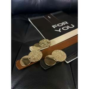 Ceinture pour femme Fiori avec boucle ronde dorée, style décontracté, boucle en alliage, ceinture en cuir PU - Product Image 1