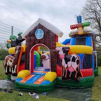 Aire de jeux pour enfants sur le thème de la ferme animale Hpfburg Rutsche, château gonflable avec toboggan