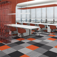 Moquette autocollante avec revêtement en fibres PP, dalles de moquette commerciales en PVC, dalles de moquette carrées pour bureau 50x50
