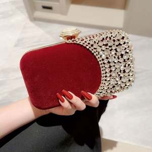 Bolsos de Mano Clásicos de Metal para Novia, Bolsos de Noche Hechos a Mano, Disponibles en Existencia, Bordado Étnico Indio, Bolsos de Diseñador para Fiestas - Product Image 1