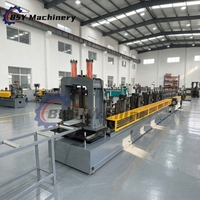 Ligne de production entièrement automatique de profilés en C avec poinçonnage en ligne et découpe hydraulique pour poutrelles en acier léger