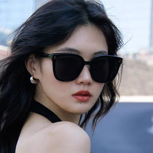 Lunettes de soleil pour femmes D3-6327, monture noire en PC, protection UV400, rivets à points, style streetwear - Product Image 5