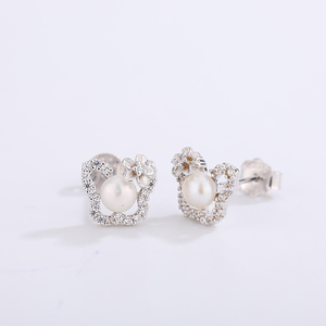 Élégantes boucles d'oreilles clous en argent S925 avec feuille et perle d'eau douce, zircon, bijoux délicats pour femme, cadeau de mariage ou de mariée - Product Image 4