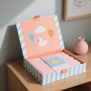 Invitations de baptême pour bébé biodégradables, écologiques, de qualité supérieure, rigides, avec lamination magnétique mate, gaufrage et doublure en éponge, avec chaussettes - Product Image 3