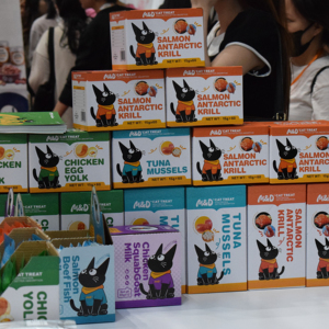 Maidou Cibo <span class=keywords><strong>Umido</strong></span> Biologico per Gatti Senza Cereali ad Alto Contenuto Proteico Gusto <span class=keywords><strong>Salmone</strong></span> e Tonno con Benefici per la Salute di Pelle e Pelo <span class=keywords><strong>in</strong></span> Confezioni da 85g - Product Image 1