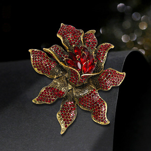 XILIANGFEIZI Novo Broche de Flor Grande em Liga com Strass, Acessório de Moda com Pétalas de Cristal para Casacos Femininos - Product Image 1