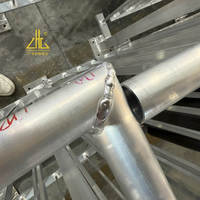 Clôture en aluminium soudé robuste, joints soudés solides, résistante aux chocs, barrière de sécurité durable pour la protection industrielle