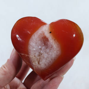 40mmの大きなヒーリングシェイプ天然クォーツジェムストーンレッドアゲートクォーツクリスタルハート、ホームデコレーション用 - Product Image 1