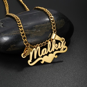 Collana Personalizzata con Nome in Oro K18 con Catena Cubana e Lettera Inglese d'Amore da Donna - Product Image 5