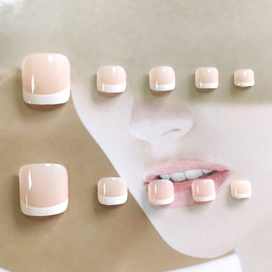 24 Uds. Prensa de <span class=keywords><strong>Punta</strong></span> francesa <span class=keywords><strong>blanca</strong></span> en <span class=keywords><strong>uñas</strong></span> de los pies <span class=keywords><strong>cortas</strong></span> cuadradas falsas <span class=keywords><strong>uñas</strong></span> de los pies brillantes cubierta completa acrílica para mujeres niñas - Product Image 4