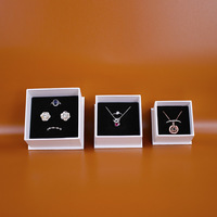 Boîtes cadeaux pour bijoux, fabrication sur mesure, vente en gros, boîte carrée, papier artistique, ruban, boîte d'emballage pour bague et collier