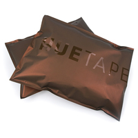 Sacs d'expédition en polyéthylène personnalisés imprimés, sacs d'emballage dorés, mats, brillants, réfléchissants aux UV pour l'emballage de t-shirts et de pantalons