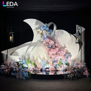 Arco de Acrílico con Flores Artificiales LEDA, Decoración para Eventos, Fiestas y Escenarios, Ideal para Bodas - Product Image 1