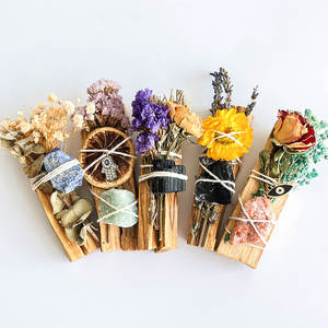 Fagots de Palo Santo Sacrés avec Fleurs Séchées, Cristaux de Guérison et Breloque Œil Turc pour Rituels Spirituels et Bénédiction du Foyer - Product Image 3