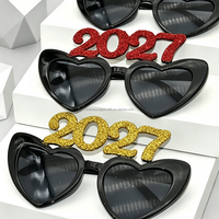 Lunettes de soleil en forme de cœur avec paillettes 2027, lunettes amusantes et originales pour le compte à rebours du Nouvel An, accessoires photo pour fête