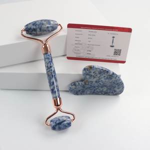 Rouleau de <span class=keywords><strong>massage</strong></span> facial en <span class=keywords><strong>jade</strong></span> naturel bleu 100% avec logo personnalisé, rouleau en quartz rose, ensemble de lifting du visage Gua Sha - Product Image 4