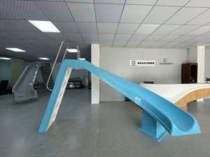 Scivolo Professionale in Vetroresina per Piscine Esterne Dawnsun DS02, Prodotto di Alta Qualità Realizzato a Mano in Cina - Product Image 2