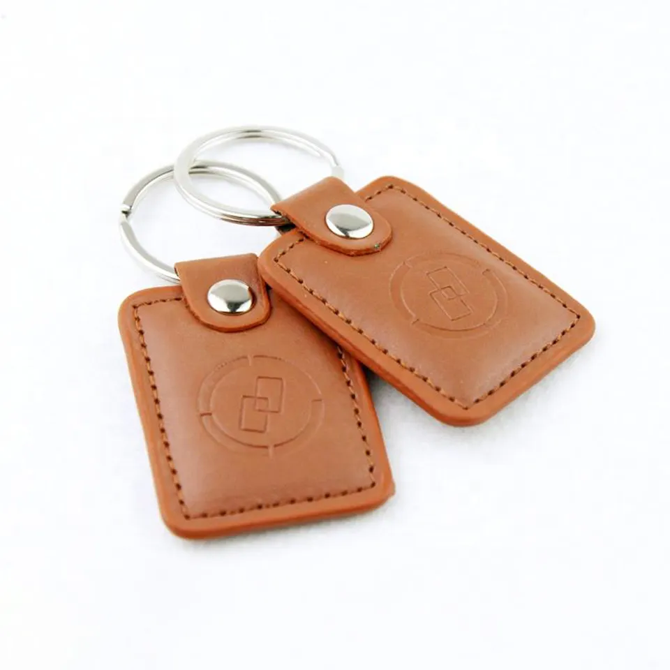 RFID โปรแกรมพวงกุญแจ13.56เมกะเฮิร์ตซ์ Iso14443 Nfc Rfid หนัง Keyfob ประตูพวงกุญแจ