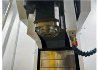 Centres d'usinage verticaux CNC automatiques de haute précision pour le perçage et le taraudage T6 T7 BT30, équipés du système de commande Syntec
