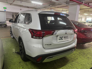 มิตซูบิชิ เอาท์แลนเดอร์ CVT ปี 2020 มือสอง รถ SUV 5 ประตู 5 ที่นั่ง เครื่องยนต์เบนซิน 2.0 ลิตร ล้อแม็ก R18 เบาะผ้า เกียร์อัตโนมัติ พวงมาลัยซ้าย - Product Image 5