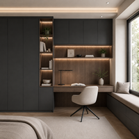 Armoires de bureau avec portes en charbon de bois, bureau en bois fumé et rangement sur toute la hauteur