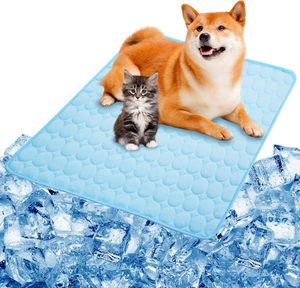 Tapis rafraîchissant en maille de coton glacé durable, pliable, imperméable, pour chiens et chats, différentes tailles, pour intérieur et extérieur, facile à nettoyer, écoresponsable - Product Image 1