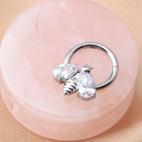 Anneau clicker en titane G23 avec motif abeille soudé pour l'oreille (tragus)