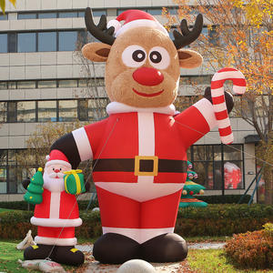 Mouflon en peluche gonflable personnalisé en costume de Père Noël tenant une canne en sucre pour les décorations de Noël - Product Image 1