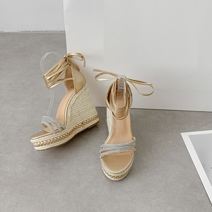 Sandales compensées femme 2025 à bout ouvert, lacées, tissées, à plateforme et talons hauts - Product Image 2