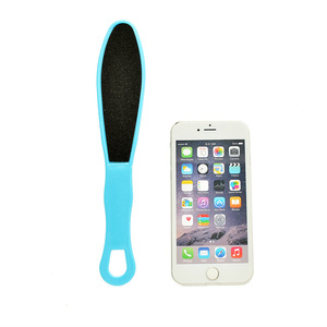 Brosse pour les pieds, lime à pieds, brosse double face, coupe-ongles pour les pieds et autres outils de soin des pieds. - Product Image 4