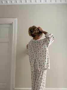 Pyjamas décontractés en bambou doux pour femmes, imprimés personnalisés Baies d'été, vêtements de détente pour femmes, pyjamas en modal, pyjamas en coton, vêtements de maison, vêtements de nuit - Product Image 3