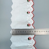 Vente en gros de dentelle en coton blanc de 10 cm avec bordure rouge, dentelle à volants, broderie de fraises pour la décoration de vêtements pour bébés et jupes