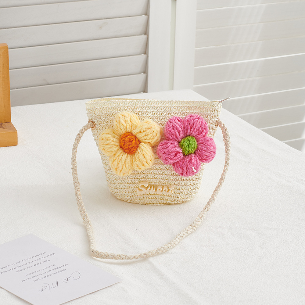 Sweet yellow powder flower-creamy white