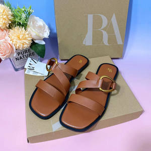 أحذية مصممة للنساء، صنادل بالجملة بمقدمة مربعة للنساء مع حلقة معدنية، صنادل صيفية، صنادل انزلاقية نسائية - Product Image 3