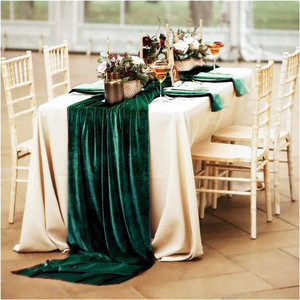 <span class=keywords><strong>Chemin</strong></span> <span class=keywords><strong>de</strong></span> <span class=keywords><strong>table</strong></span> en velours <span class=keywords><strong>vert</strong></span> émeraude bordeaux moderne et luxueux pour la maison, les mariages, les banquets, les fêtes <span class=keywords><strong>de</strong></span> Noël, les hôtels - Product Image 1