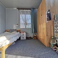 Maison conteneur préfabriquée 20ft 40ft style ferme avec salon, cuisine, chambre, prête à l'emploi, atelier extérieur et bar intégré
