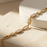 Bracelet élégant en acier inoxydable plaqué or PVD, maillons géométriques creux, zircone carrée et rectangulaire, chaîne faite à la main
