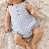 Barboteuse unisexe sans manches en coton et lin à carreaux gingham pour bébé, idéale pour l'été, avec boutons mignons, vente en gros, OEM pour enfants