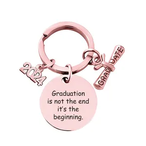 재미있는 졸업 선물 대학 졸업 열쇠 고리 2024 졸업 선물 로즈 골드 열쇠 고리 학교 학생들을위한 H0681