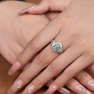 Anello di Lusso con Moissanite Taglio Cushion da 2,5 Carati, Gioiello in Argento Sterling 925, Anello di Fidanzamento alla Moda per Donne - Product Image 2